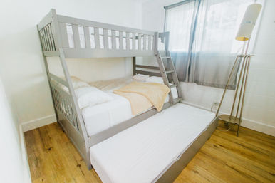 North Shore Group Getaway: Five 3-BR Units for Up to 50 Guests image 49