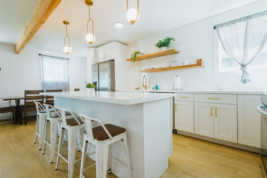 North Shore Group Getaway: Five 3-BR Units for Up to 50 Guests image 59