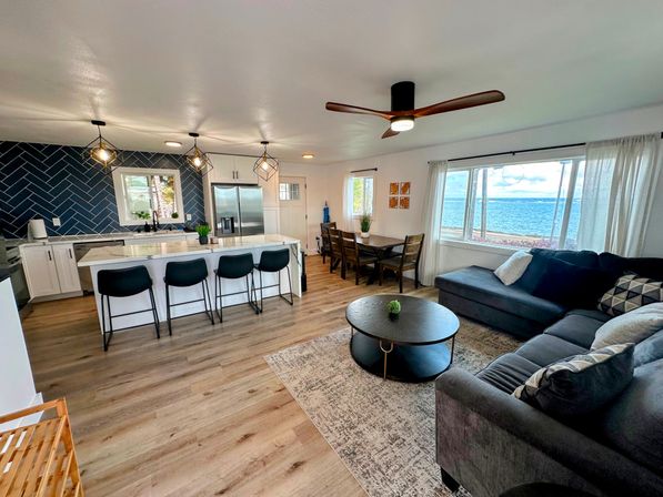 North Shore Group Getaway: Five 3-BR Units for Up to 50 Guests image 16