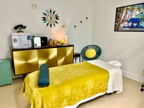 Hot Stones Massage, Aromatherapy, Deep Tissue & Stretching Massage image 1