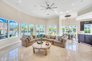 Royal Key Luxury Waterfront Villa for Groups: Heated Pool, Hot Tub & Dock Access image 82