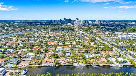 Royal Key Luxury Waterfront Villa for Groups: Heated Pool, Hot Tub & Dock Access image 27