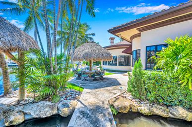 Royal Key Luxury Waterfront Villa for Groups: Heated Pool, Hot Tub & Dock Access image 65