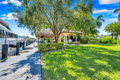 Royal Key Luxury Waterfront Villa for Groups: Heated Pool, Hot Tub & Dock Access image 55