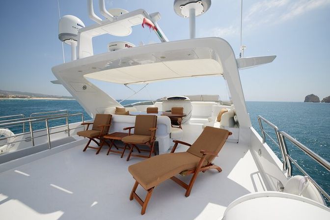 All-Inclusive Luxury Yacht Charter: Number Juan 100ft Azimut image 13