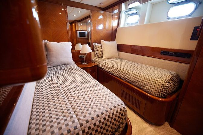 All-Inclusive Luxury Yacht Charter: Number Juan 100ft Azimut image 20