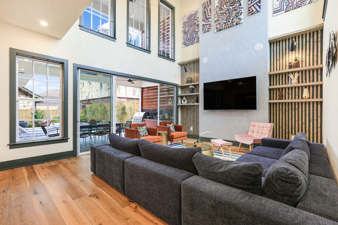Private Paradise: Contemporary Art, Tiki Bar, Private Heated Pool & Hot Tub  image 6
