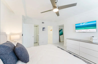 Waterfront Designer Stay: Pool, Hot Tub, Balcony & Views in Boca image 9