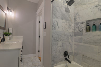 Casa Blanca: Luxury 2 BR Downtown Home with Hot Tub & Mural image 16