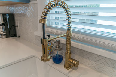 Casa Blanca: Luxury 2 BR Downtown Home with Hot Tub & Mural image 12