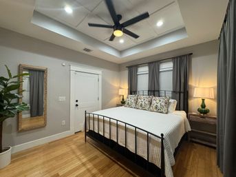 Casa Blanca: Luxury 2 BR Downtown Home with Hot Tub & Mural image 9