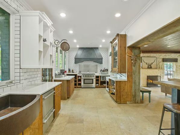 Austin Escape on Lake Travis: Pool, Firepit, Ping Pong + Pool House Bar image 15