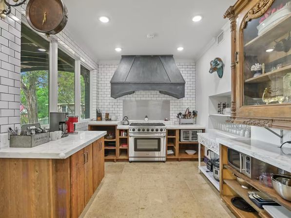 Austin Escape on Lake Travis: Pool, Firepit, Ping Pong + Pool House Bar image 12