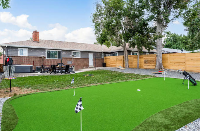 Golf Haus Denver: Features Private Hot Tub, Mini-Golf Course & Arcade Games image 2