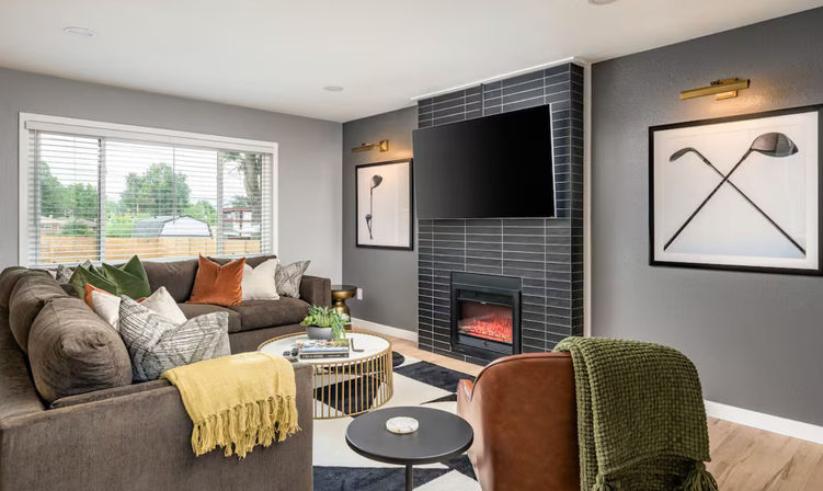 Golf Haus Denver: Features Private Hot Tub, Mini-Golf Course & Arcade Games image 4