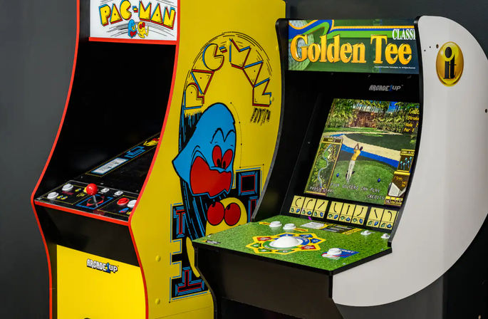 Golf Haus Denver: Features Private Hot Tub, Mini-Golf Course & Arcade Games image 34