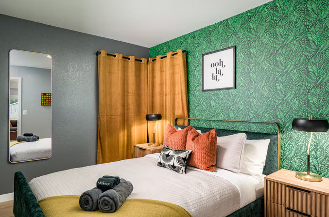Golf Haus Denver: Features Private Hot Tub, Mini-Golf Course & Arcade Games image 16