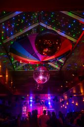 Party with a Drag Queen: Drag Show & Bar Crawl with a Complimentary Drink image 15