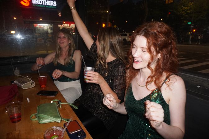 Party with a Drag Queen: Drag Show & Bar Crawl with a Complimentary Drink image 12