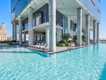 Bay Views, Rooftop Pool & Downtown Vibes image 1