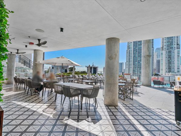 Bay Views, Rooftop Pool & Downtown Vibes image 9