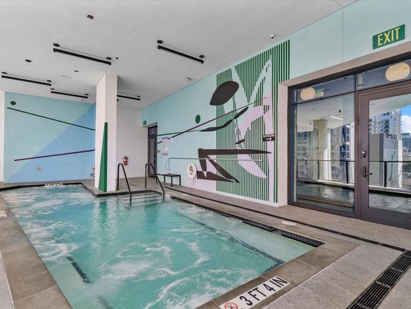 Bay Views, Rooftop Pool & Downtown Vibes image 7