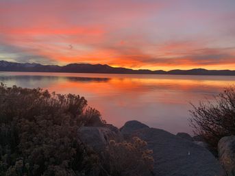 25' Bennington Tritoon Sunset Charter at Tahoe Keys Marina (BYOB) image 5