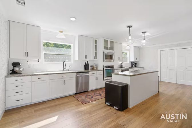 Downtown Austin Penthouse with Private Elevator + Access to Swim Club image 15