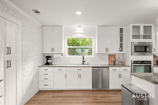 Downtown Austin Penthouse with Private Elevator + Access to Swim Club image 12