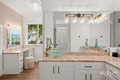 Downtown Austin Penthouse with Private Elevator + Access to Swim Club image 55