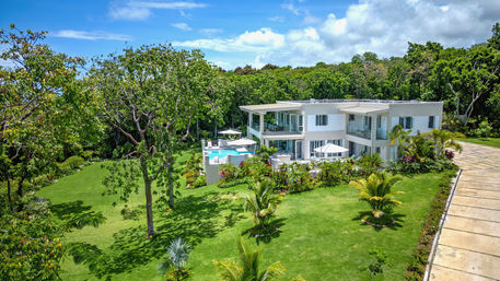 Bougain Villa: Luxury Villa with Staff, Pool & Half Moon Resort Membership in Montego Bay image 15