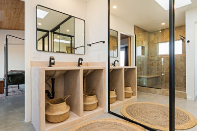 The Golden Abode: 3-Bedroom Rental with Fire Pit, Hammocks, Hot Tub & Cowboy Pool with Deck for the Ultimate Desert Escape image 18