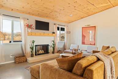 The Golden Abode: 3-Bedroom Rental with Fire Pit, Hammocks, Hot Tub & Cowboy Pool with Deck for the Ultimate Desert Escape image 8