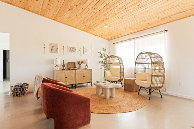 The Golden Abode: 3-Bedroom Rental with Fire Pit, Hammocks, Hot Tub & Cowboy Pool with Deck for the Ultimate Desert Escape image 4