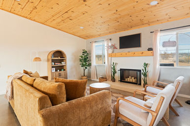 The Golden Abode: 3-Bedroom Rental with Fire Pit, Hammocks, Hot Tub & Cowboy Pool with Deck for the Ultimate Desert Escape image 9