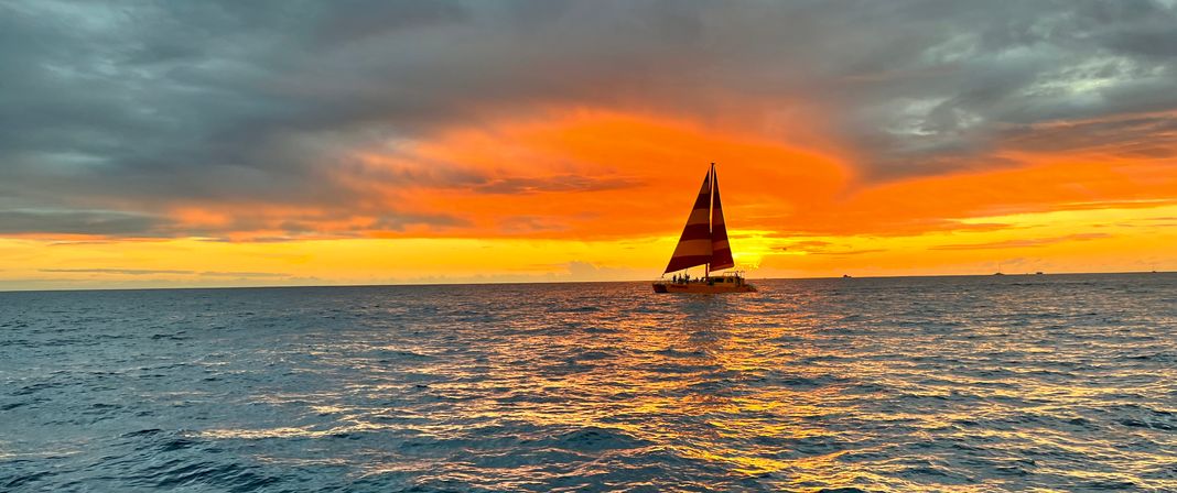 Sunset Sail from Kewalo Harbor with Drinks Included image 9