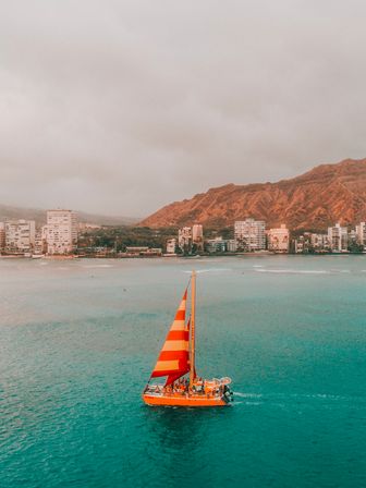 Sunset Sail from Kewalo Harbor with Drinks Included image 6