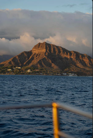 Sunset Sail from Kewalo Harbor with Drinks Included image 7