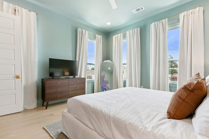 Artsy, Tropical Oasis Near French Quarter with Heated Pool & Parking image 5
