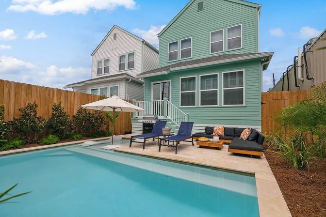Artsy, Tropical Oasis Near French Quarter with Heated Pool & Parking image 10