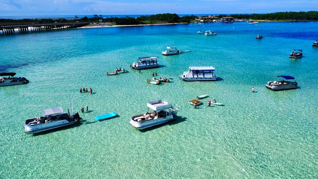 3-Hour Shared Crab Island & Harbor Cruise Adventure image 3