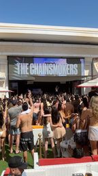 Vegas Pool Party with VIP Bottle Service & Luxury Round Trip Transport  image 16