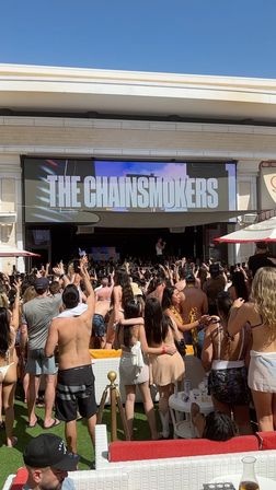 Vegas Pool Party with VIP Bottle Service & Luxury Round Trip Transport  image 16