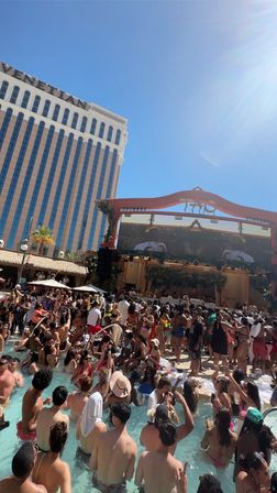 Vegas Pool Party with VIP Bottle Service & Luxury Round Trip Transport  image 38