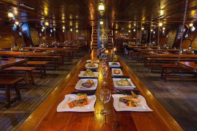 Jolly Roger Deluxe Experience: Dinner, Cruise & Pirate Show image 2