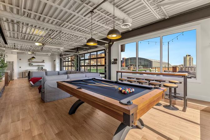 Skyline Penthouse: Hot Tub, Fire Pit + Rooftop Patio in the Heart of Downtown image 2