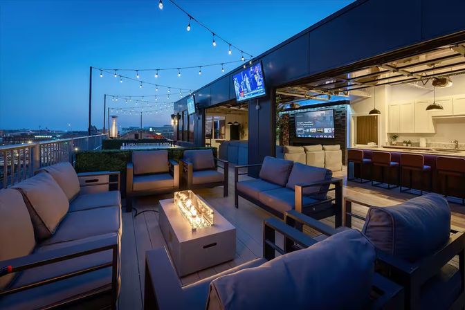 Skyline Penthouse: Hot Tub, Fire Pit + Rooftop Patio in the Heart of Downtown image 26