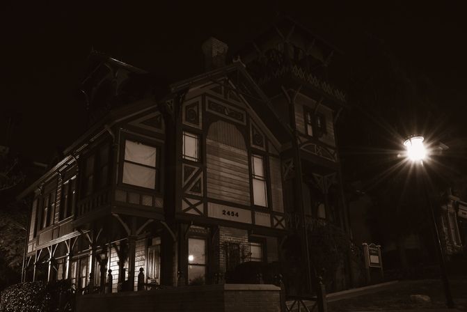 San Diego Ghosts: Gaslamp Haunted Tour image 3