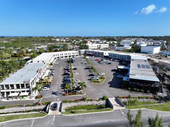 Luxury Suites: Close to Airport, Beaches & Fine Dining image 10