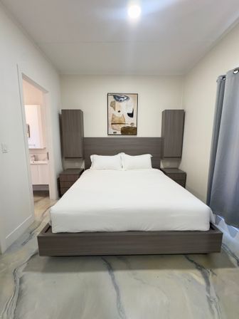 Luxury Suites: Close to Airport, Beaches & Fine Dining image 6